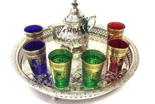 Service de thé marocain authentique